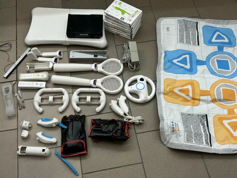 KONSOLA NINTENWO WII + AKCESORIA