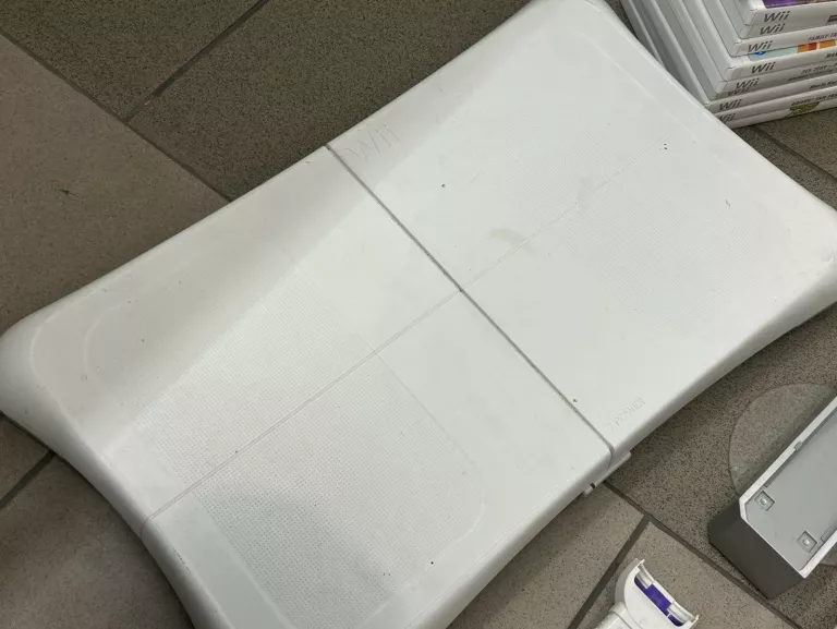 KONSOLA NINTENWO WII + AKCESORIA