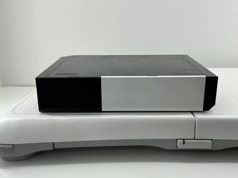KONSOLA NINTENWO WII + AKCESORIA