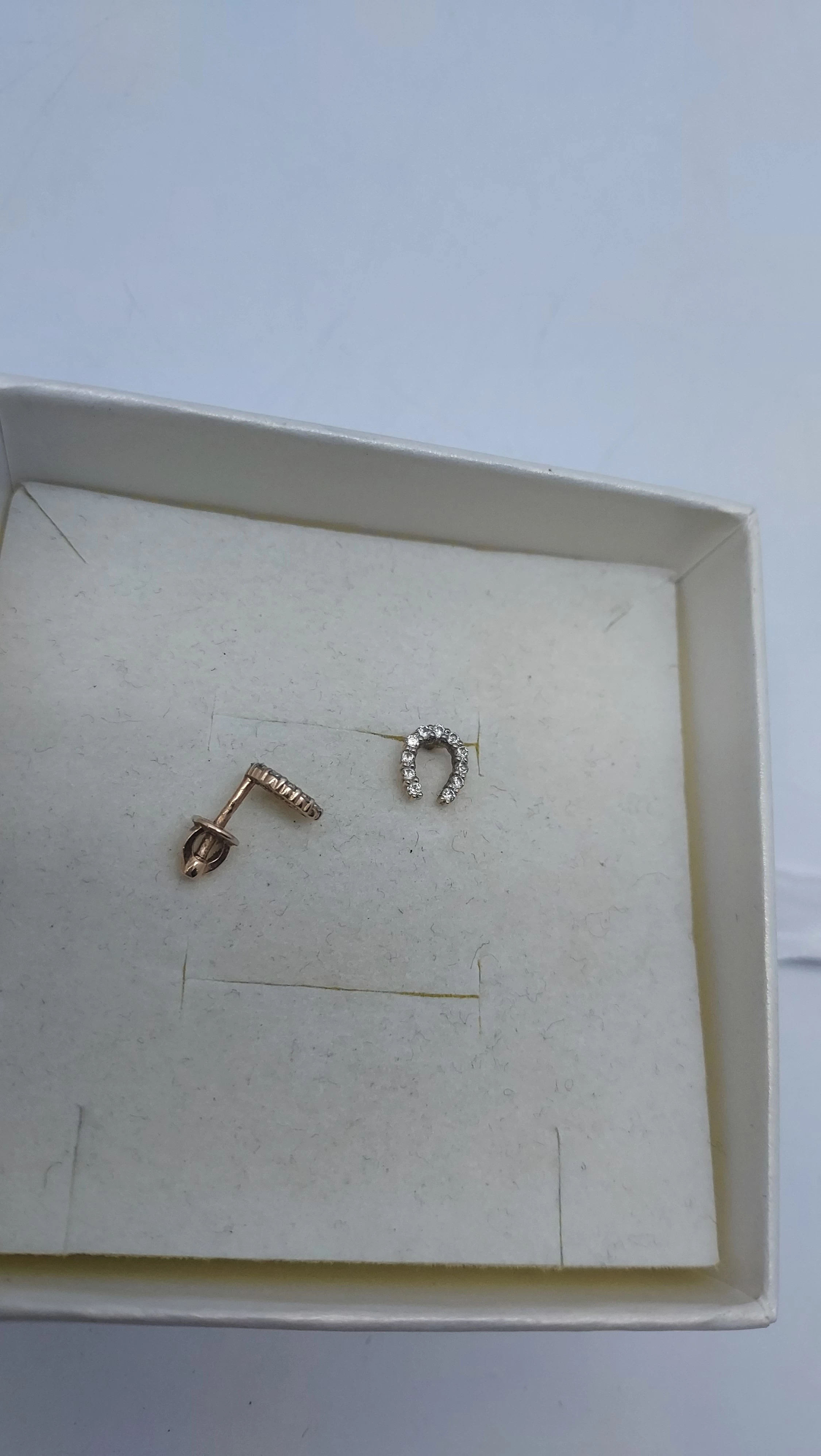 piekne-kolczyki-podkowki-091585-stan-11323-2