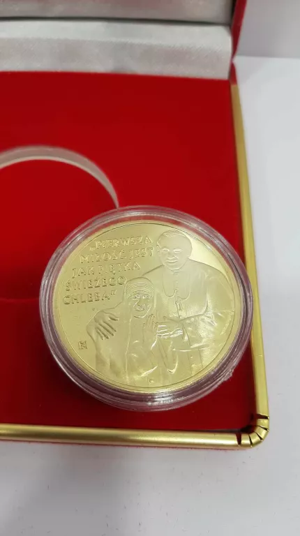 MEDAL "JAN PAWEŁ II - ŚWIĘTY - MENNICA PIĘTKA"