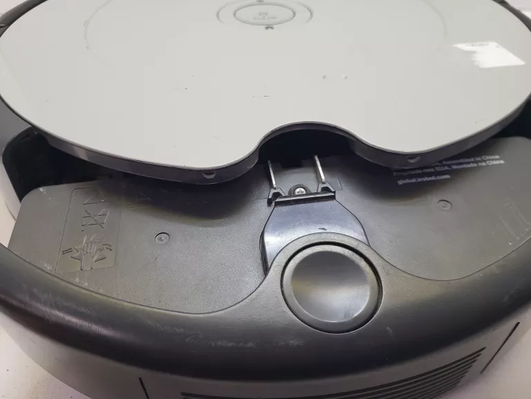 ROBOT SPRZĄTAJĄCY IROBOT ROOMBA 698 Z STACJĄ ŁADUJĄCĄ