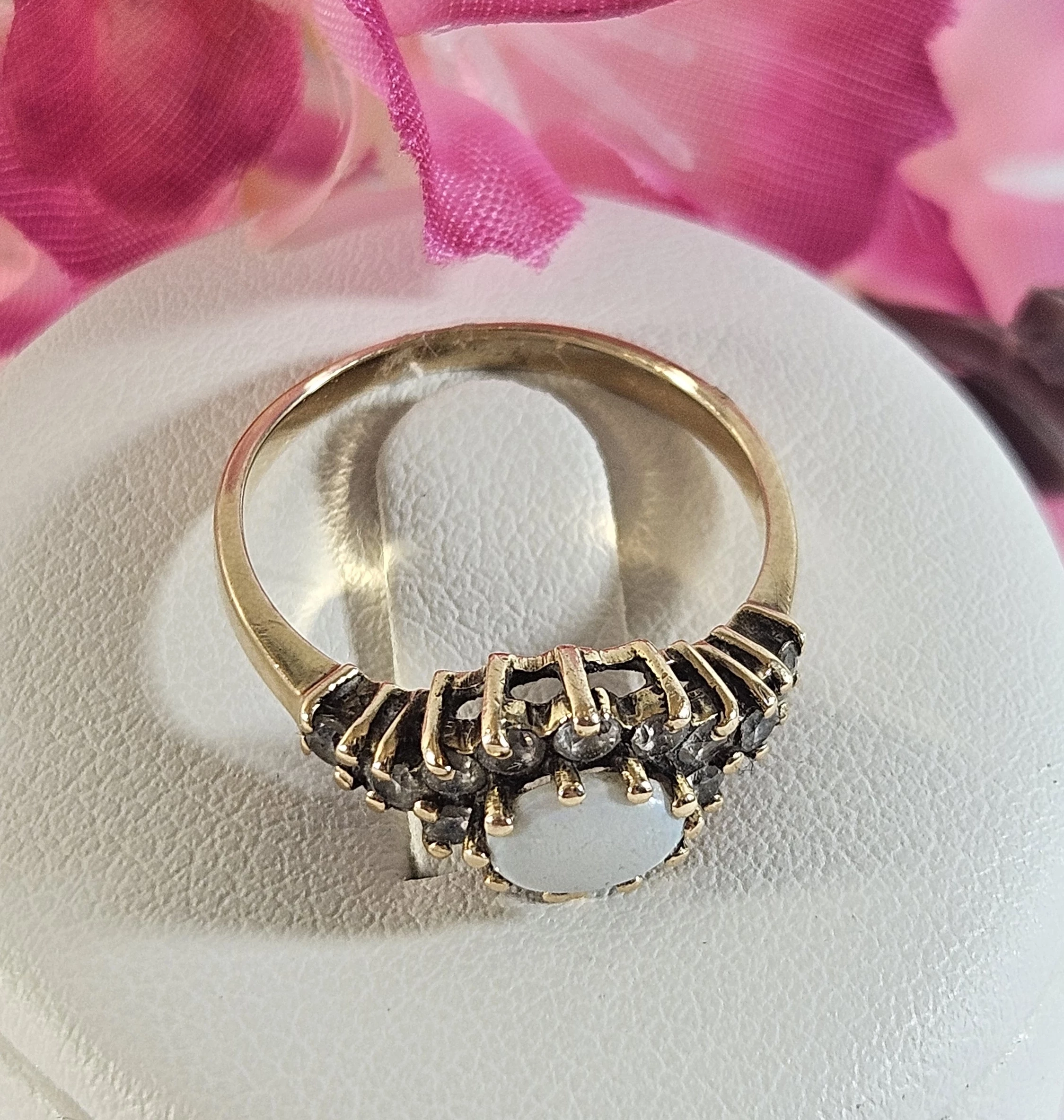 zloty-pierscionek-z-bialym-oczkiem-232gr-585pr-kamien-17088-1024