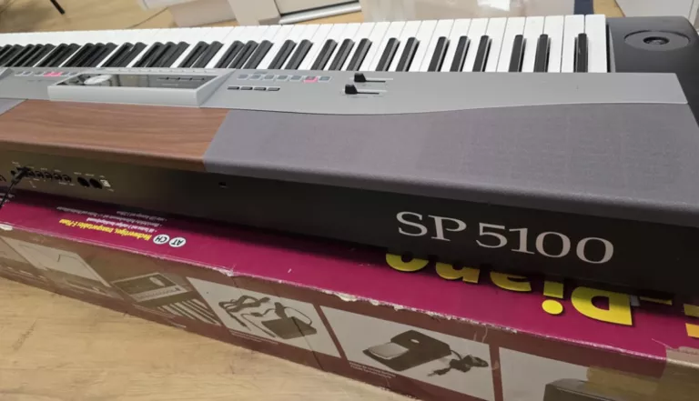 PIANINO CYFROWE FAME SP-5100 KOMPLET