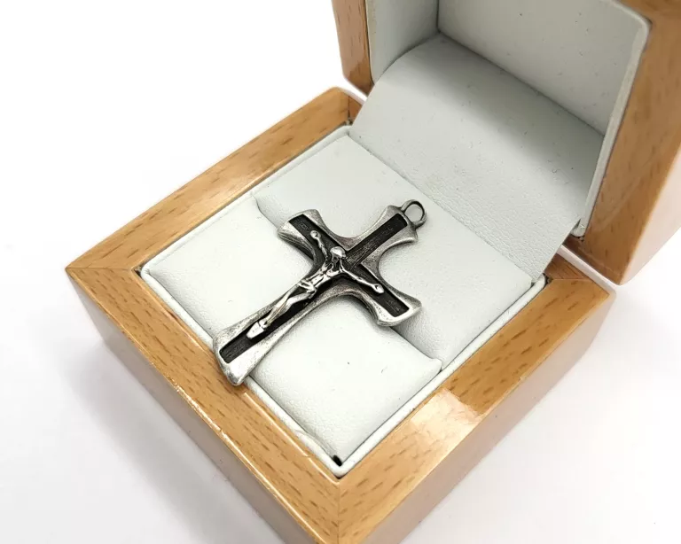PIĘKNA SREBRNA ZAWIESZKA KRZYŻYK 4 CM