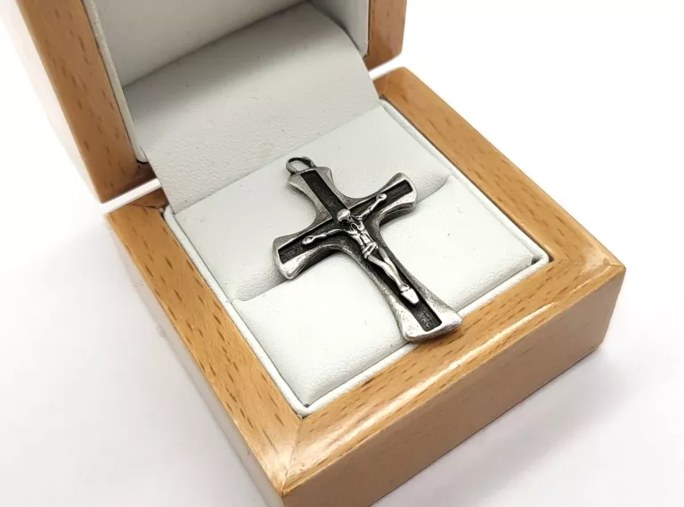 PIĘKNA SREBRNA ZAWIESZKA KRZYŻYK 4 CM