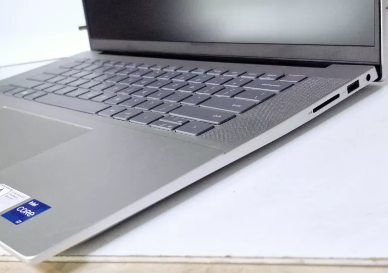 laptop-dell-inspiron-16-5630-intel-i7-1360p-16gb-ram-ssd-512gb-przekatna-ekranu-1600