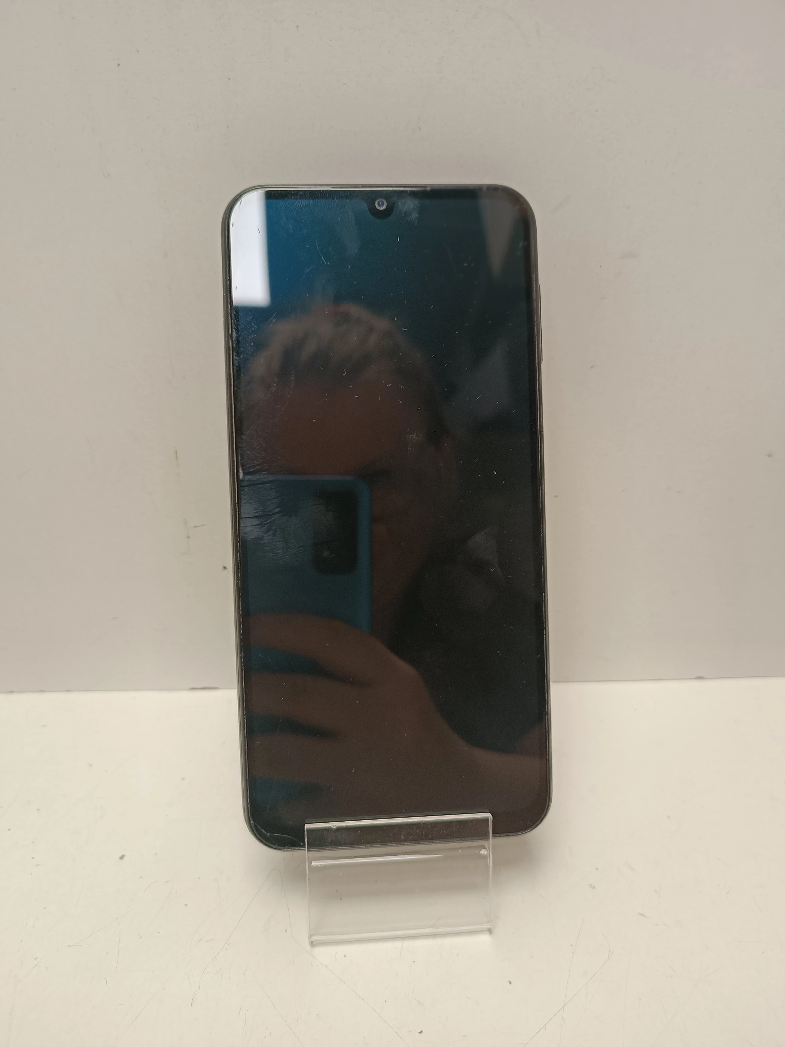 telefon-samsung-galaxu-m34-5g-zbity-rog-przekatna-ekranu-650