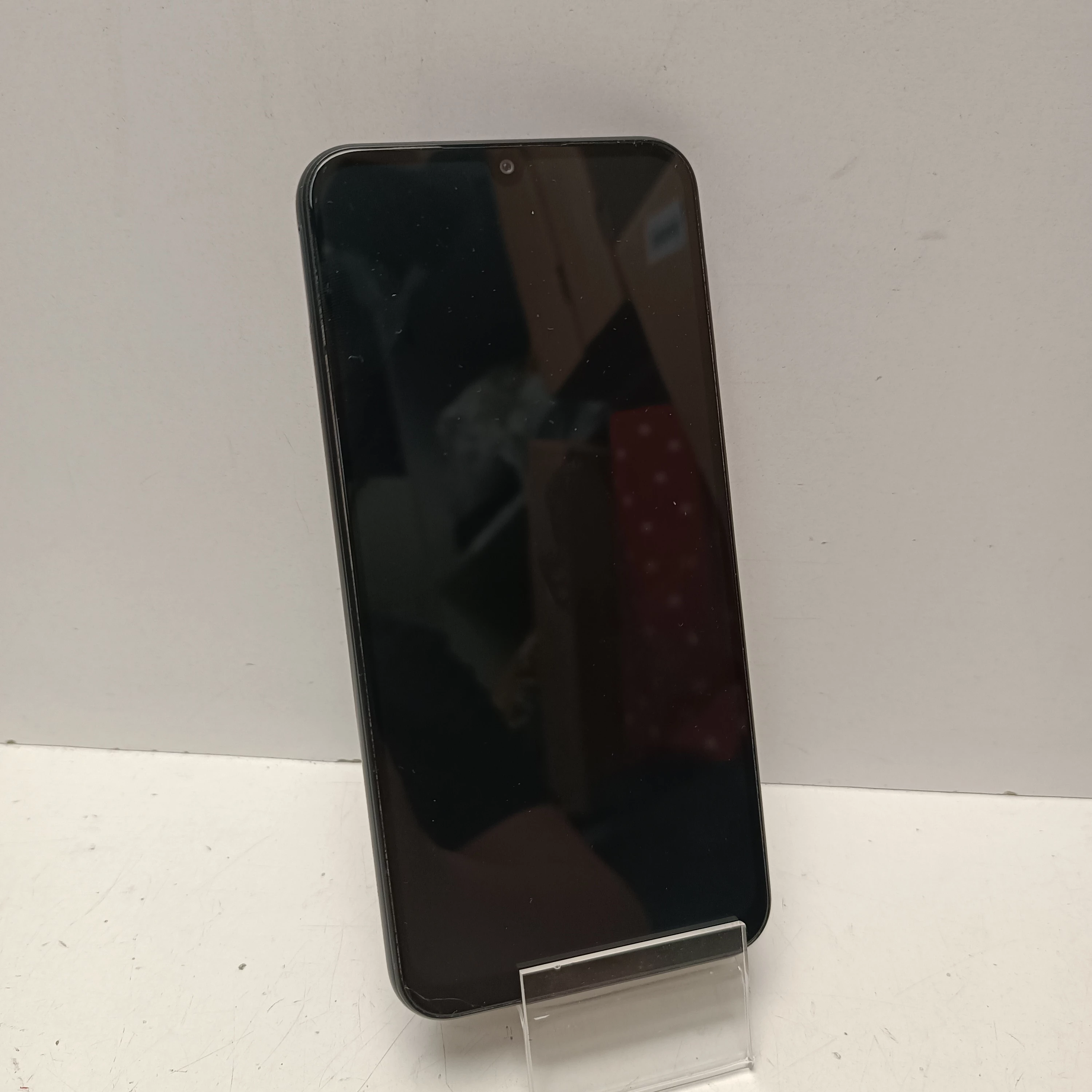 telefon-samsung-galaxu-m34-5g-zbity-rog-pojemnosc-akumulatora-6000