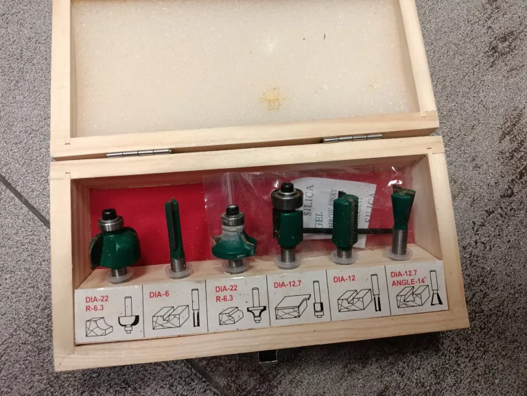 FREZARKA MAKITA M3700 530W + AKCESORIA