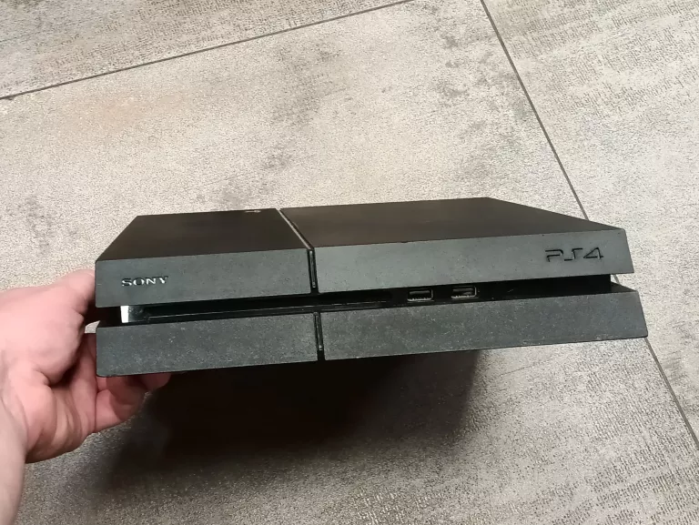 KONSOLA PS4 500GB CUH-1216A 500GB + 1 PAD, 1 GRA, KABLE