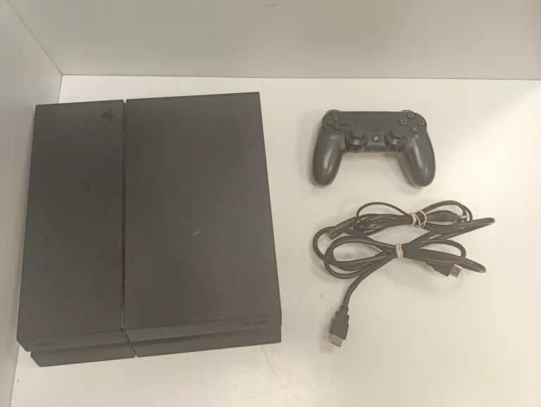 KONSOLA PS4 500GB CUH-1216A 500GB + 1 PAD, 1 GRA, KABLE