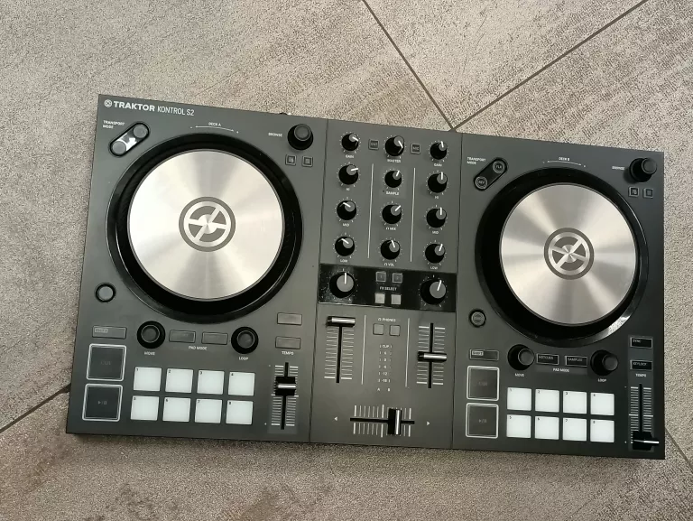 KONTROLER DJ TRAKTOR KONTROL S2 MK3 GWAR Z 10.2024
