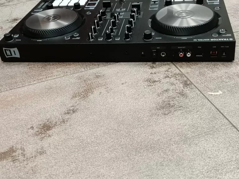 KONTROLER DJ TRAKTOR KONTROL S2 MK3 GWAR Z 10.2024