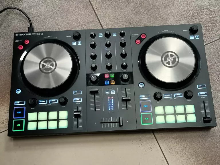 KONTROLER DJ TRAKTOR KONTROL S2 MK3 GWAR Z 10.2024