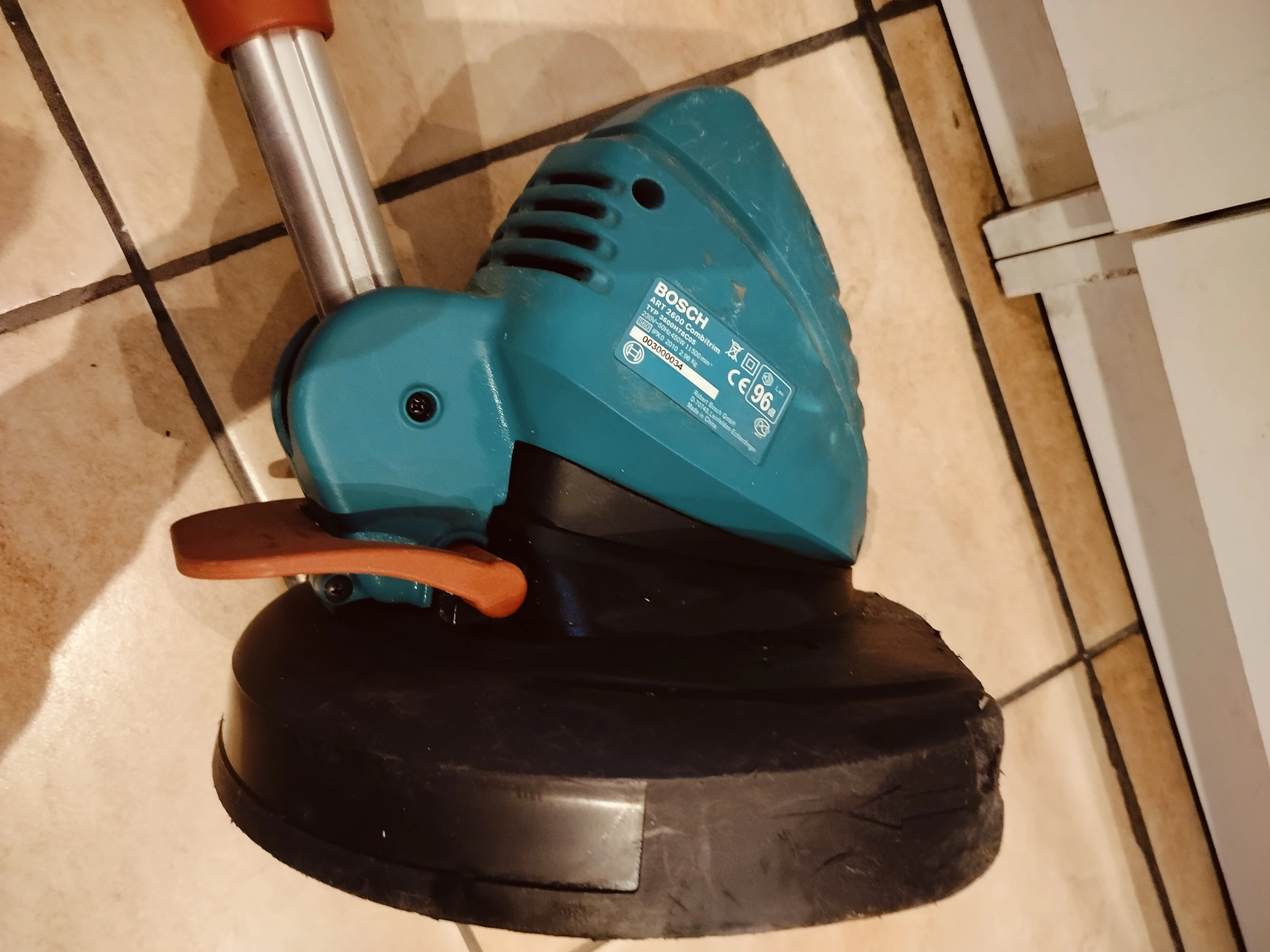 podkaszarka-bosch-art-2600-combitrim-450w-96db-dlugosc-narzedzia-2700