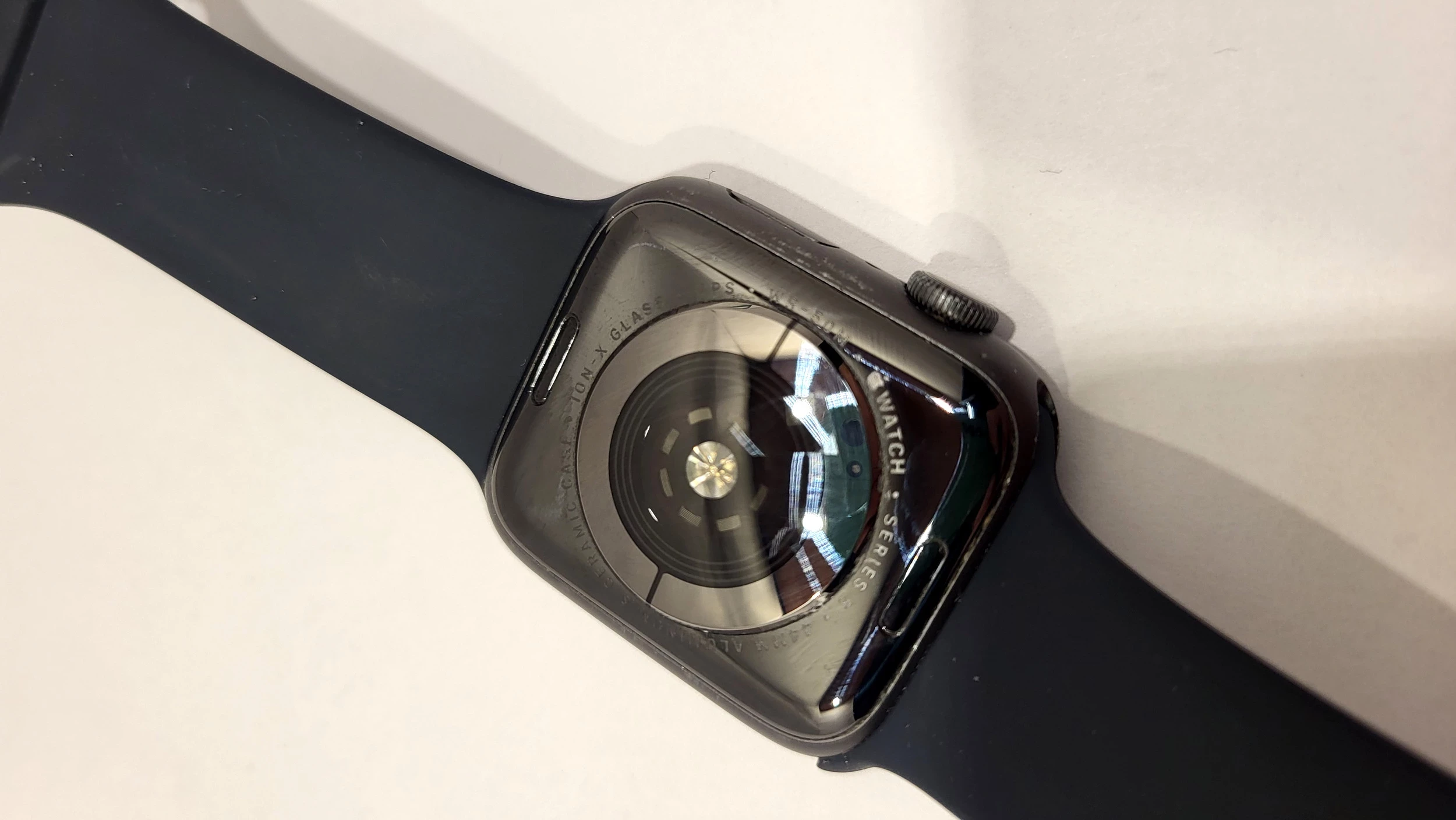 apple-watch-series-9-gps-koperta-45mm-aluminium-polnoc-pasek-sportowy-ml-grubosc-koperty-1070