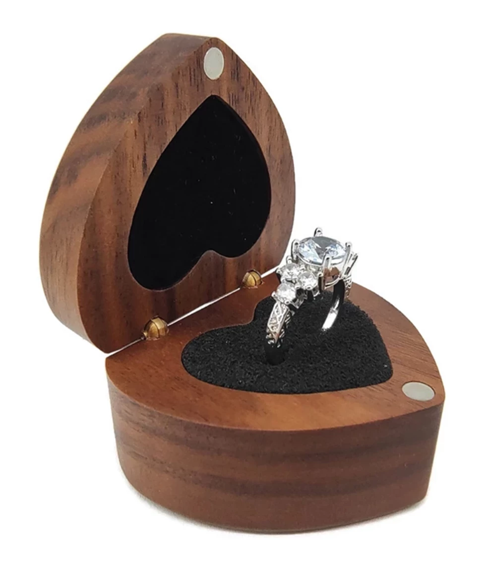 cudowny-pierscionek-ozdobiony-kamieniami-posrebrzany-rozm15-stan-11323-238058