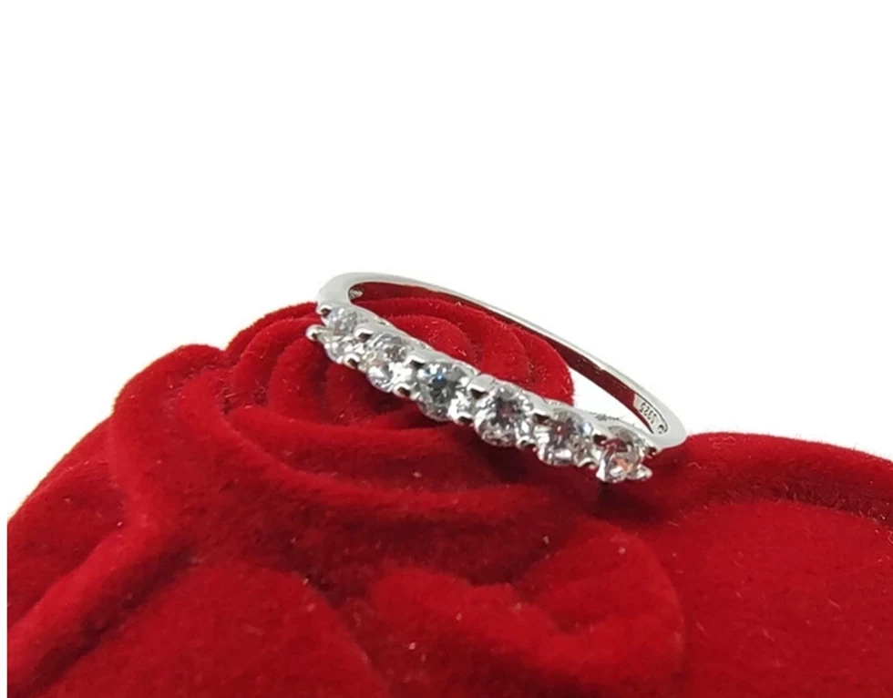 delikatny-srebrny-pierscionek-z-6-cyrkoniami-p925-106g-r-15-material-15835-4