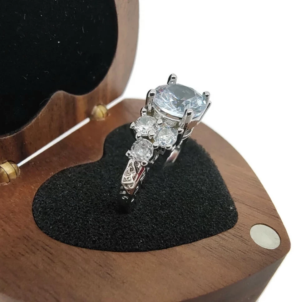 cudowny-pierscionek-ozdobiony-kamieniami-posrebrzany-rozm15-rozmiarsrednica-wew-mm-372-15