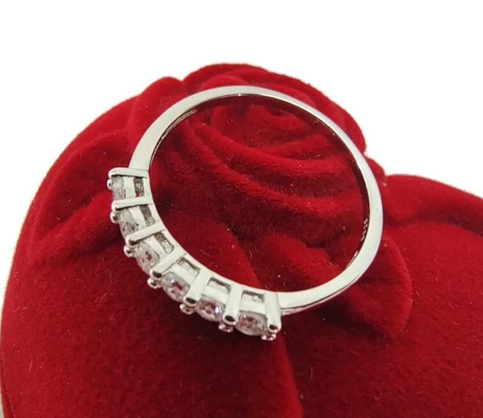 delikatny-srebrny-pierscionek-z-6-cyrkoniami-p925-106g-r-15-kamien-17088-128