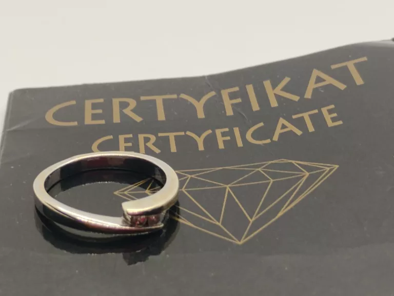 piekny-zloty-pierscionek-333g-375-diament-rodzaj-2205-2