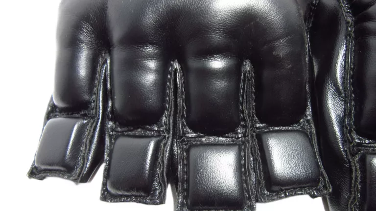 ZESTAW MMA BUSHIDO OCHRANIACZE RĘKAWICE
