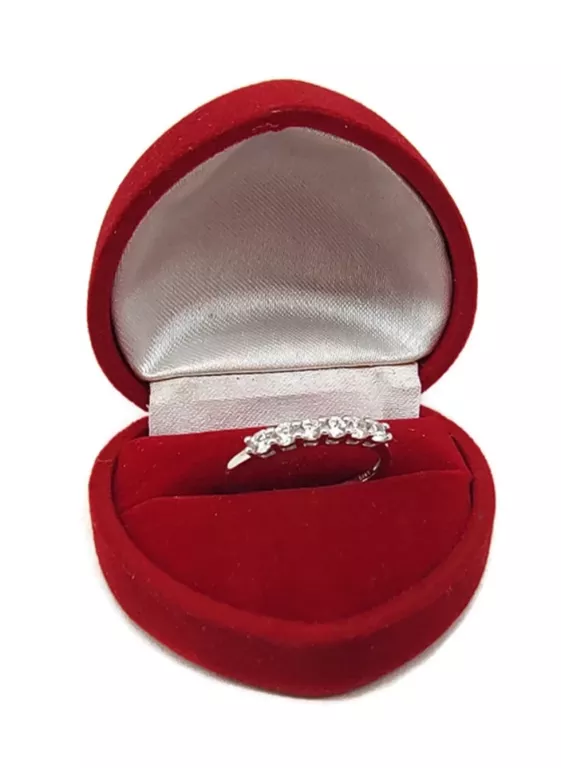 DELIKATNY SREBRNY PIERŚCIONEK Z 6 CYRKONIAMI P.925 1,06G R 15