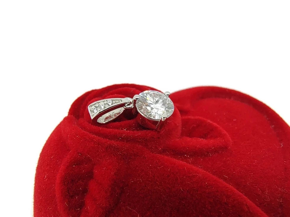 delikatna-srebrna-zawieszka-z-cyrkonia-p925-083-g-stan-11323-238058