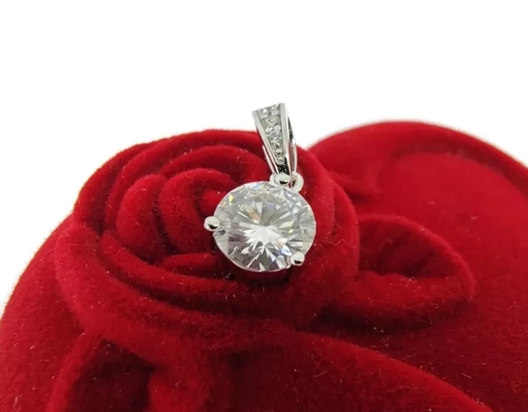 delikatna-srebrna-zawieszka-z-cyrkonia-p925-083-g-rodzaj-2205-16