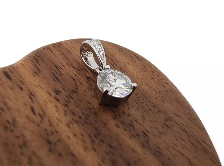 delikatna-srebrna-zawieszka-z-cyrkonia-p925-083-g-jana-pawla-ii-1-konstantynow-mk