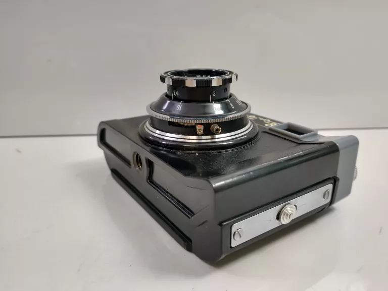ANALOGOWY APARAT FOTOGRAFICZNY SMIENA 8 W ETUI