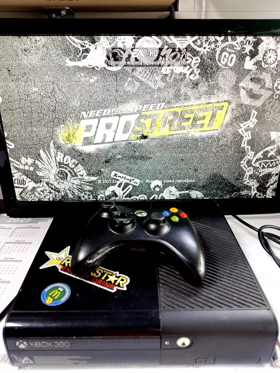 KONSOLA XBOX 360 E CONSOLE + PAD