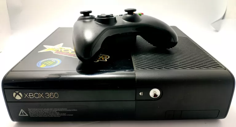 KONSOLA XBOX 360 E CONSOLE + PAD