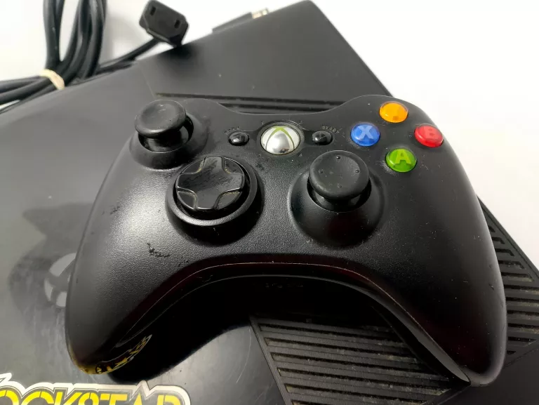 KONSOLA XBOX 360 E CONSOLE + PAD