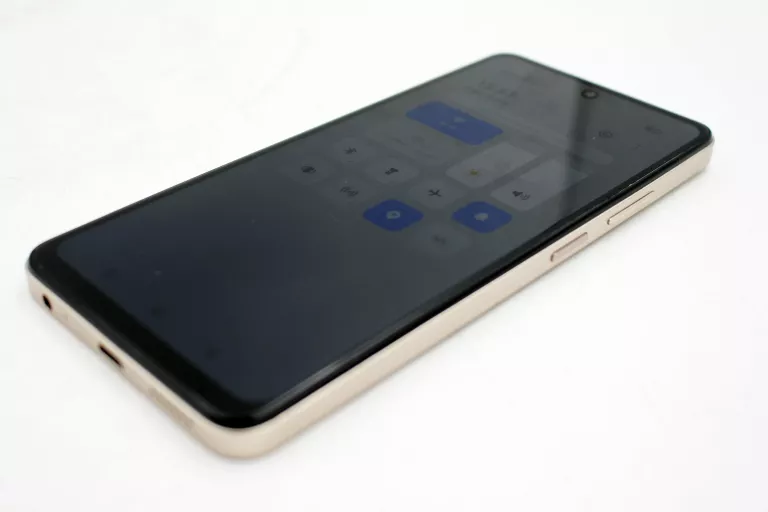 TELEFON INFINIX SMART 8 GOL