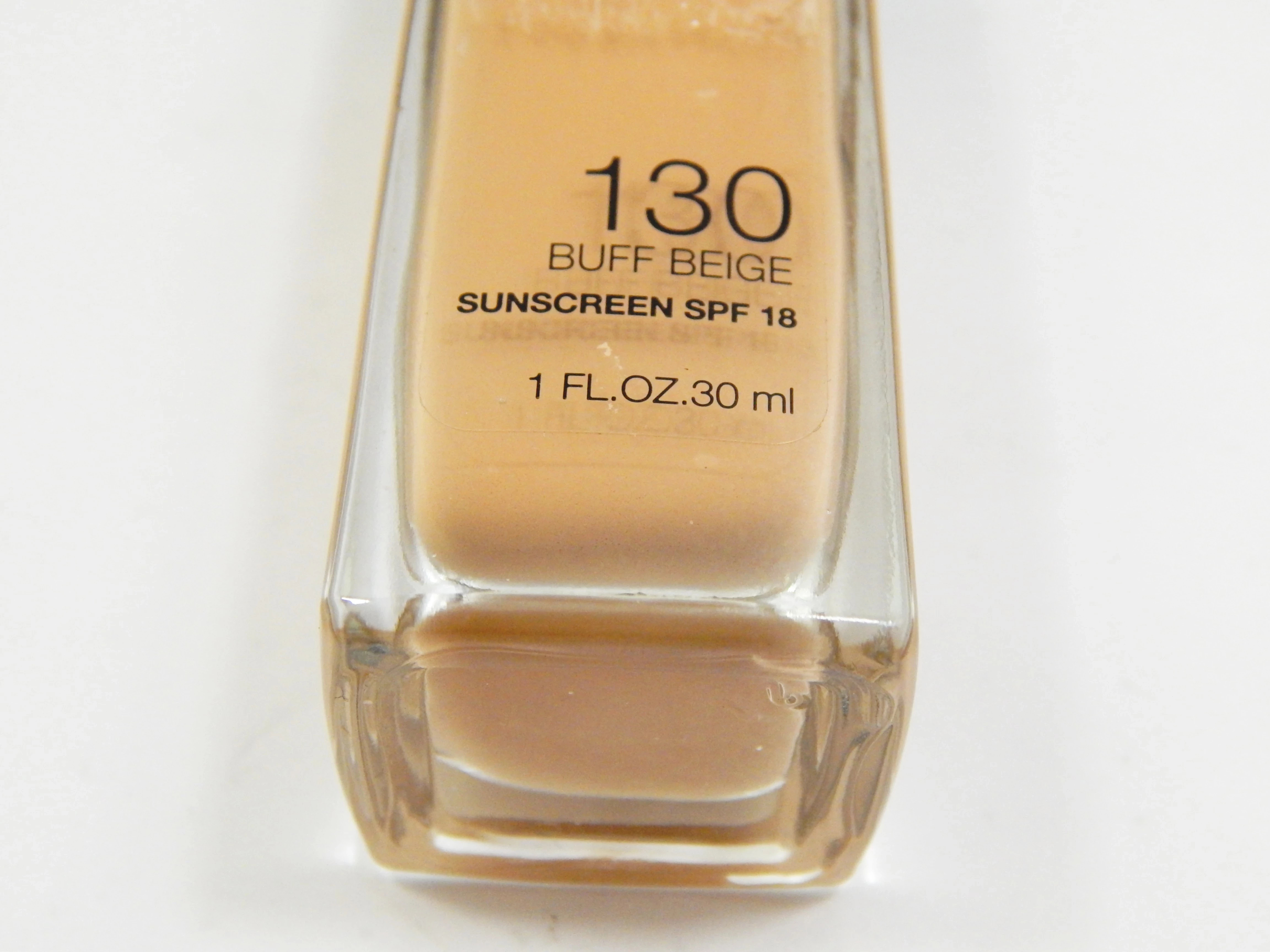 maybelline-fit-me-luminous-smooth-podklad-130-konsystencja-129874-1
