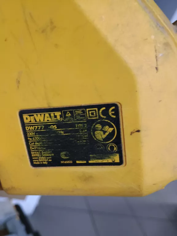 ukosnica-z-posuwem-dewalt-dws777-de7400-stol-roboczy-srednica-tarczy-21600