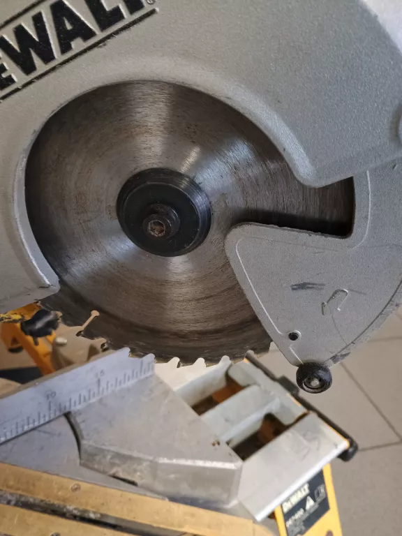 ukosnica-z-posuwem-dewalt-dws777-de7400-stol-roboczy-kod-producenta-dws773