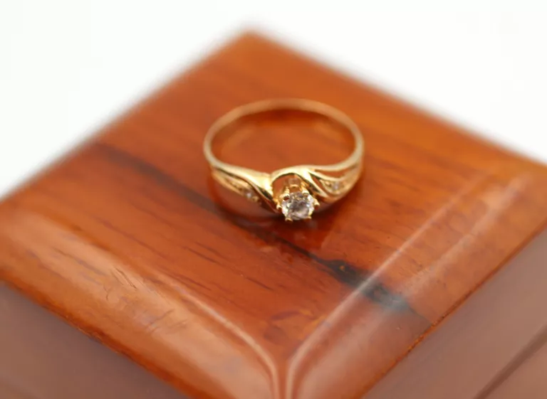 zloty-pierscionek-cyrkonie-p585-r19-w-205g-ean-gtin-5904921806565