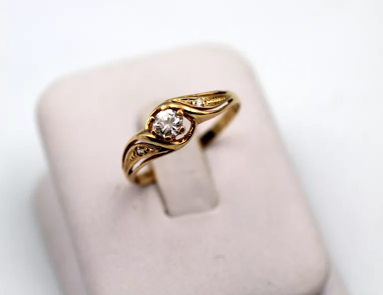 zloty-pierscionek-cyrkonie-p585-r19-w-205g-material-15835-2