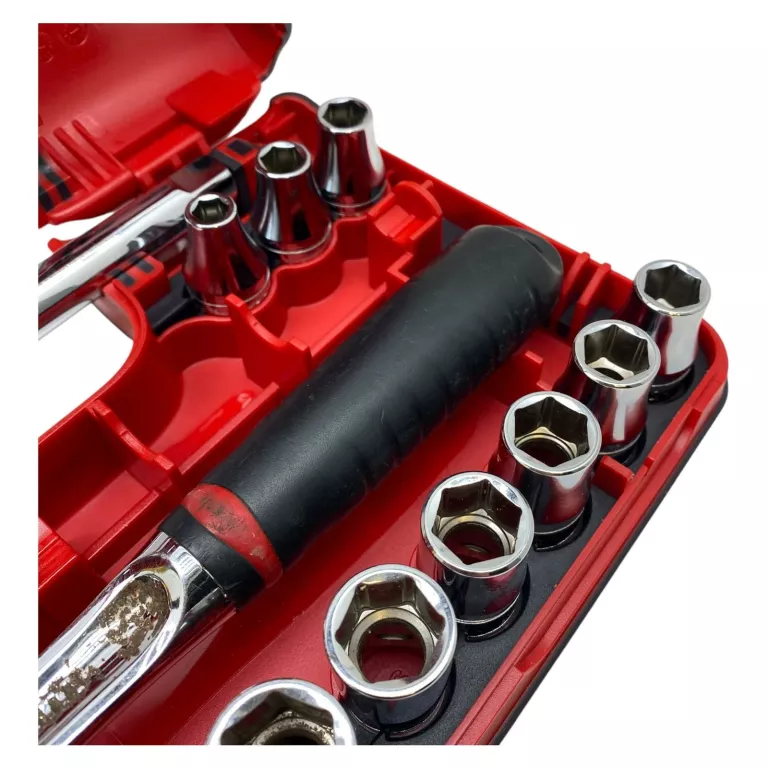 ZESTAW NASADEK 1/2 W SKRZYNCE 8 - 32 MM FACOM