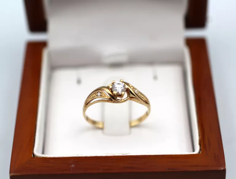 zloty-pierscionek-cyrkonie-p585-r19-w-205g-wolska-89-warszawa