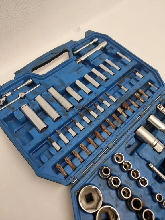 ZESTAW NARZĘDZI HOEGERT TECHNIK HT1R426