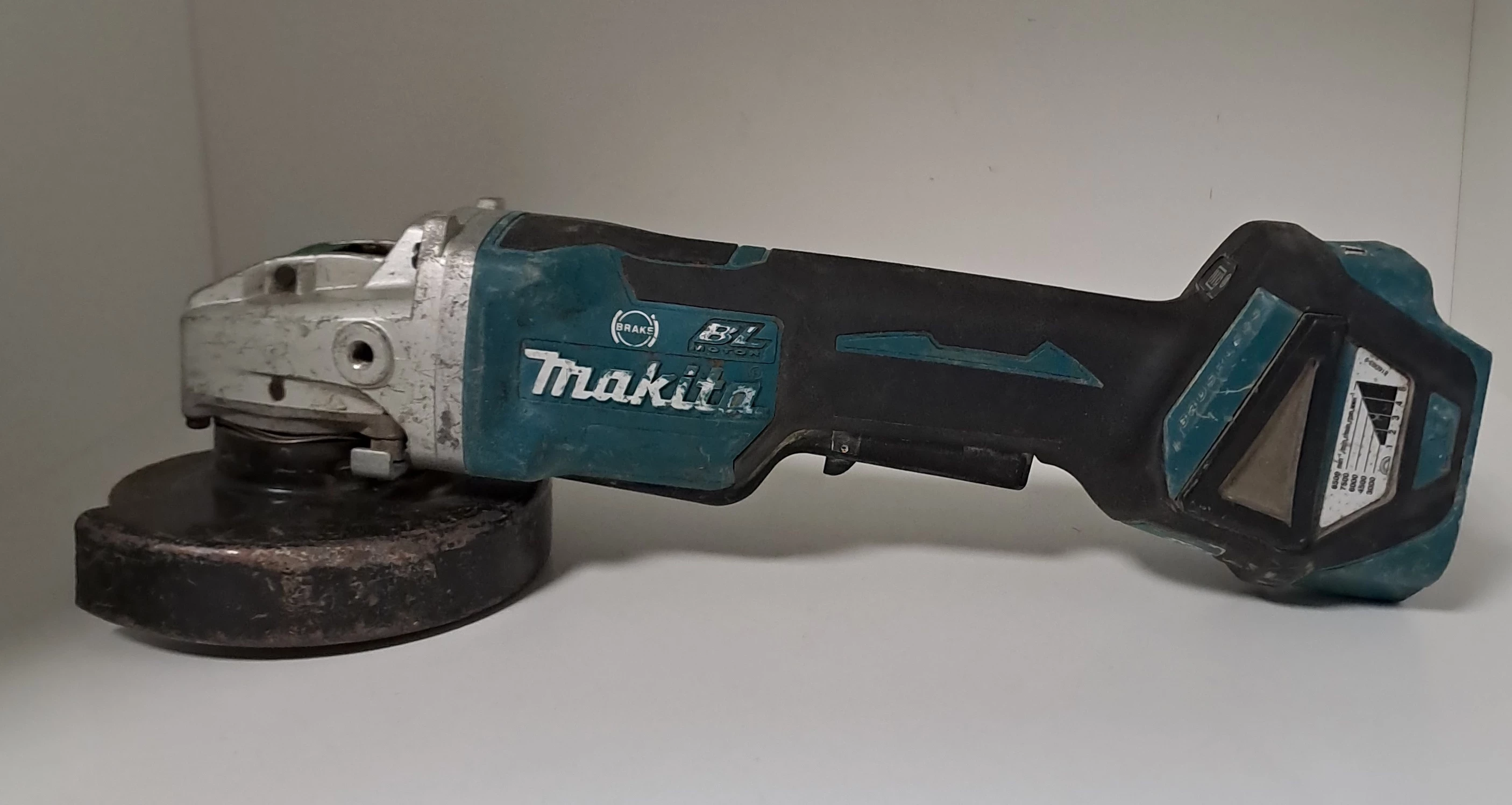 szlifierka-makita-dga519-ladowarka-2x-bateria-stan-11323-2