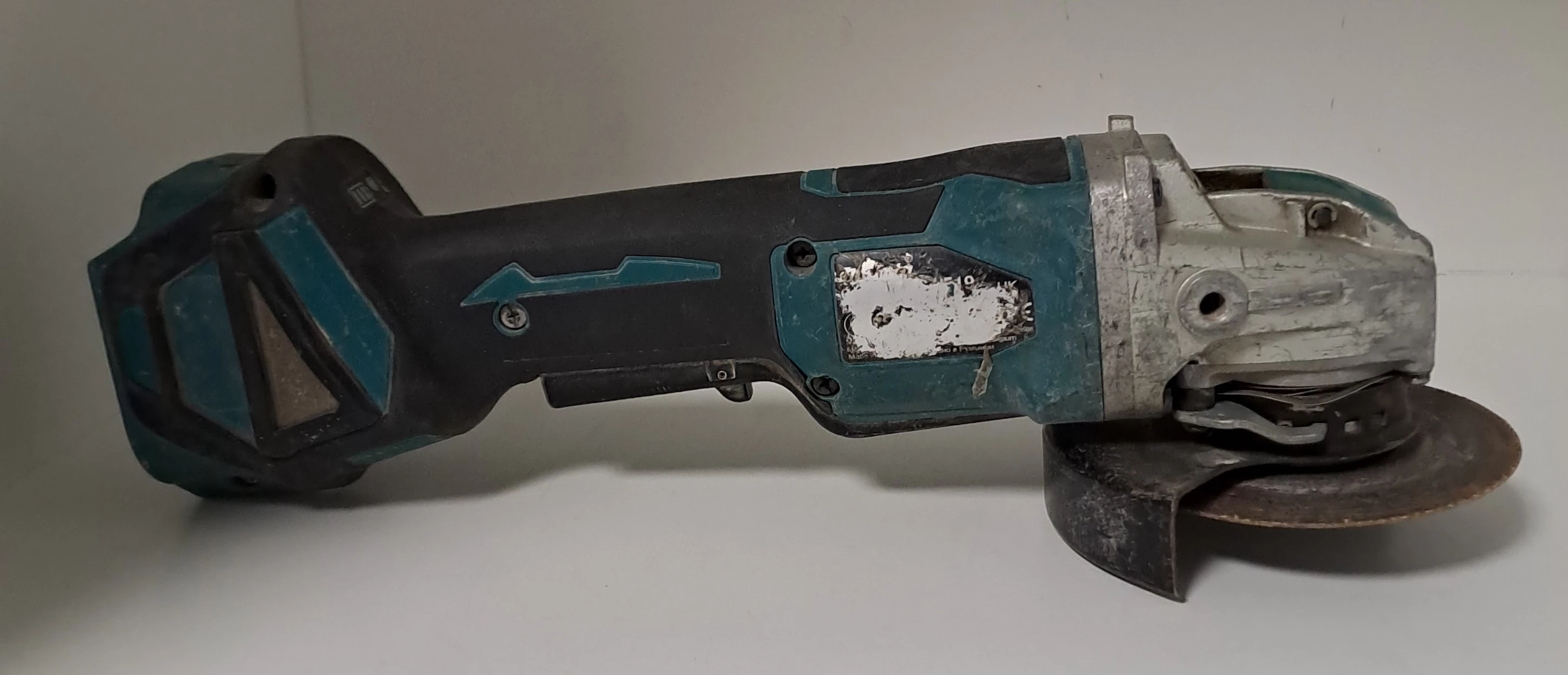 szlifierka-makita-dga519-ladowarka-2x-bateria-kod-producenta-dga519