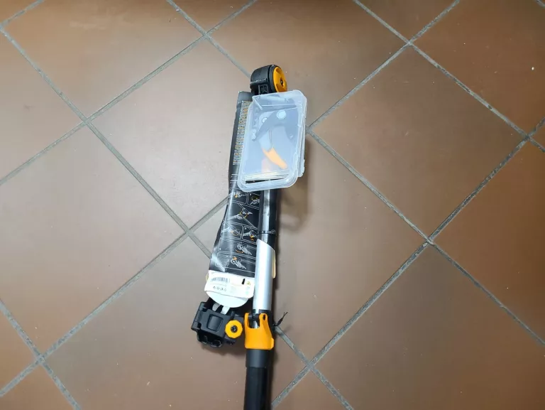 FISKARS 1023634 TELESKOPOWY SEKATOR UNIWERSALNY