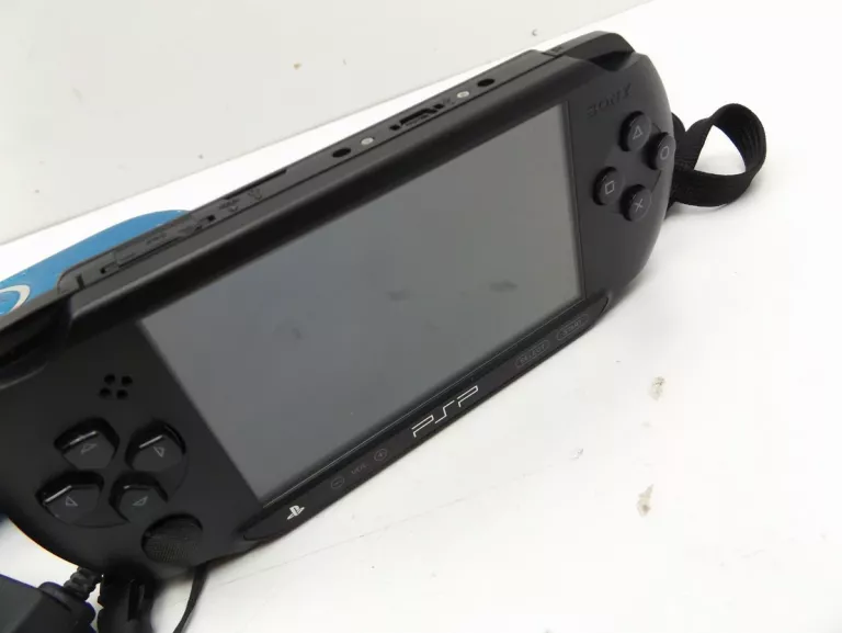 KONSOLA PLAYSTATION PSP PSP-E1004 ETUI KABEL ŁAD
