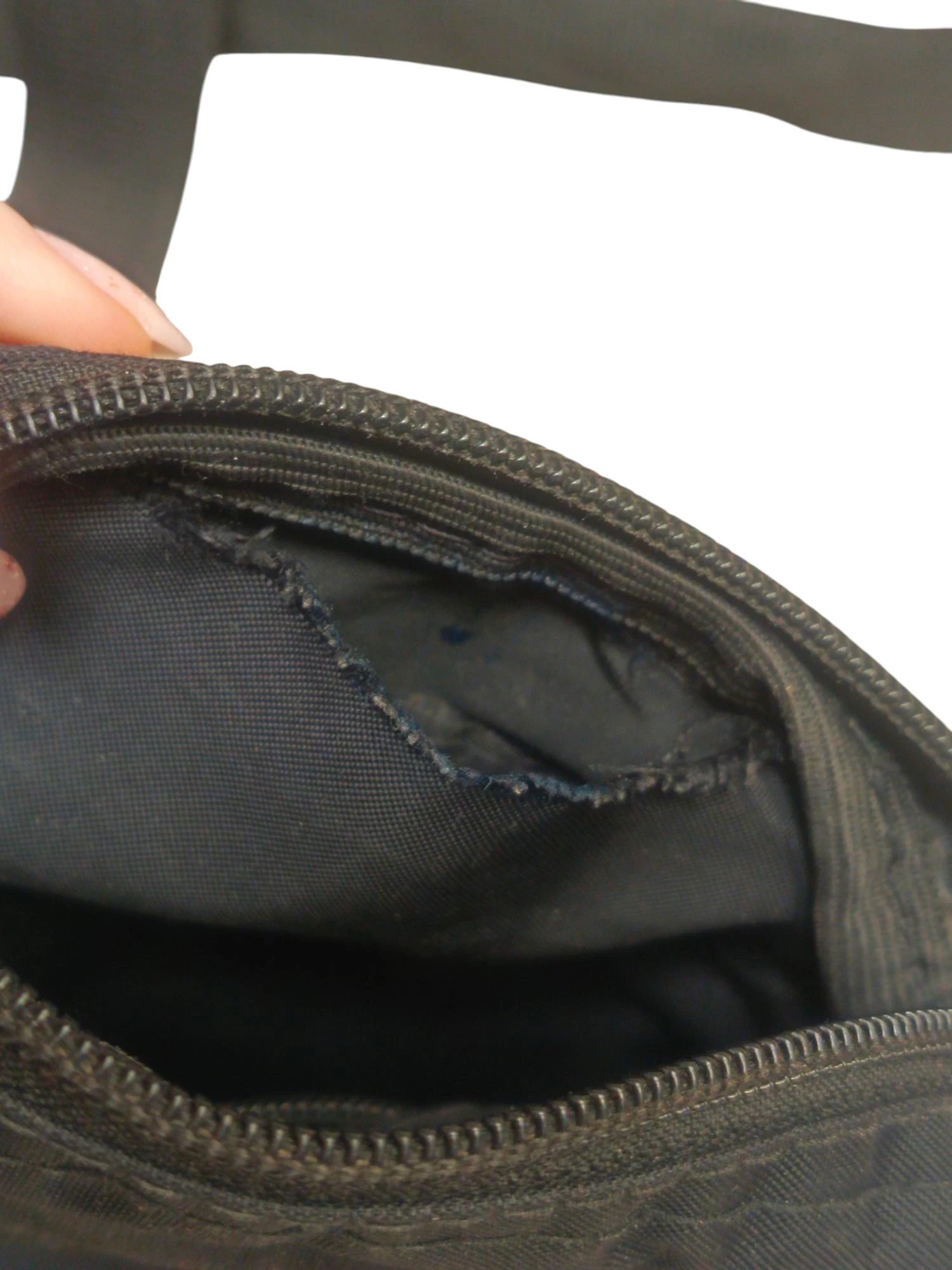 ciemna-strefa-saszetkatorebka-cs-wear-ean-gtin-5907538205004