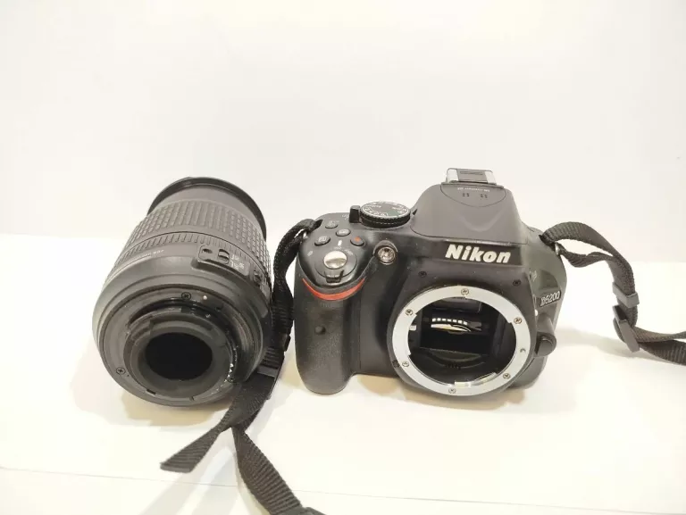 APARAT NIKON D5200 Z OBIEKTYWEM 18-105